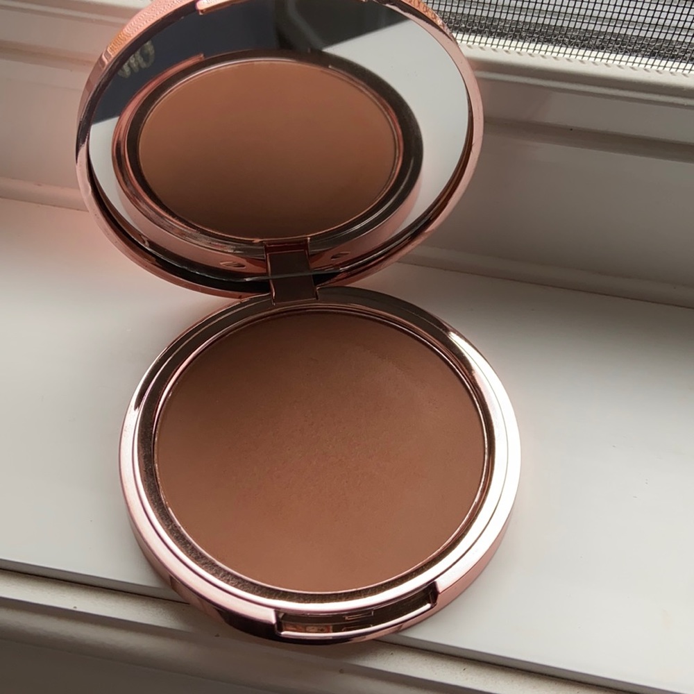 Dark bronzer(only swatched) - Picture 1 of 2